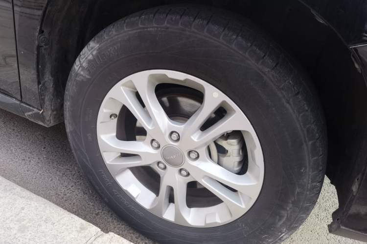 Used Haval M6 2018 1.5T Manual Two-Wheel Drive Elite Model Right Front Wheel Hub