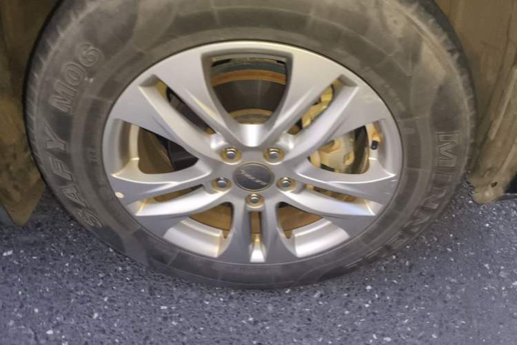 Used Haval M6 2018 Revised Version 1.5T DCT Two-Wheel Drive Elite Edition Right Front Wheel Hub