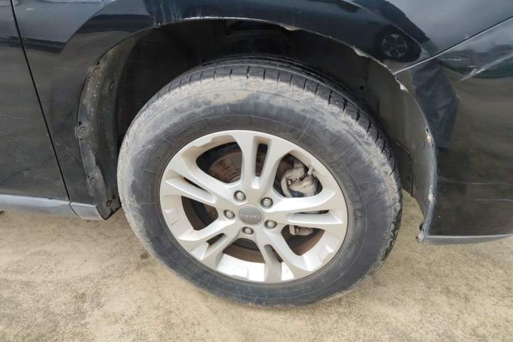 Used Haval M6 2018 Revised Version 1.5T DCT Two-Wheel Drive Elite Edition Right Front Wheel Hub