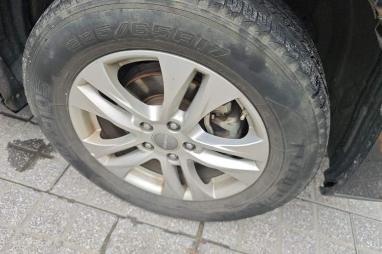 Used Haval M6 2018 Revised Version 1.5T DCT Two-Wheel Drive Elite Edition Right Front Wheel Hub