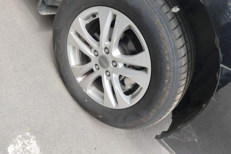Used Haval M6 2018 Revised Version 1.5T DCT Two-Wheel Drive Urban Style Right Front Wheel Hub