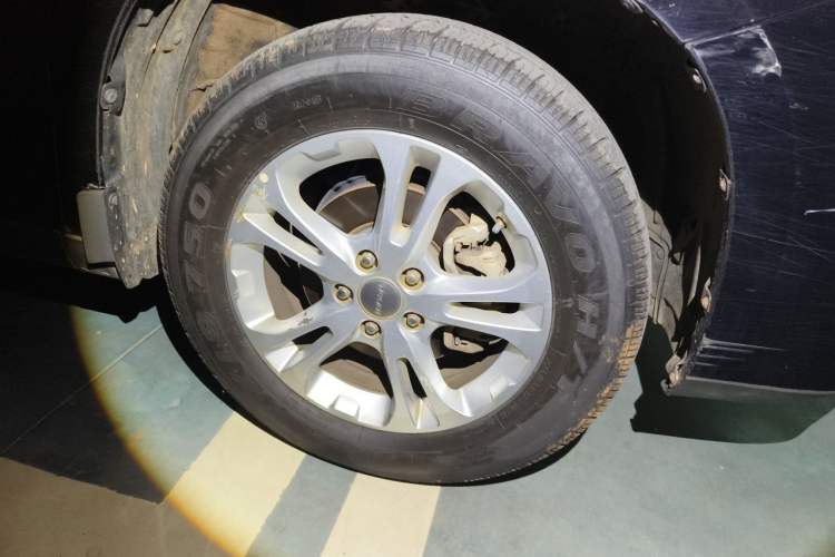 Used Haval M6 2018 Revised Version 1.5T DCT Two-Wheel Drive Elite Edition Right Front Wheel Hub