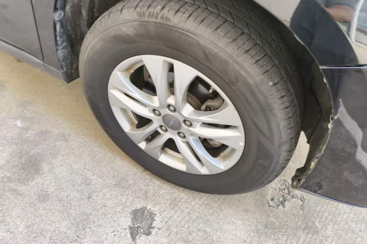 Used Haval M6 2018 Revised Version 1.5T DCT Two-Wheel Drive Elite Edition Right Front Wheel Hub