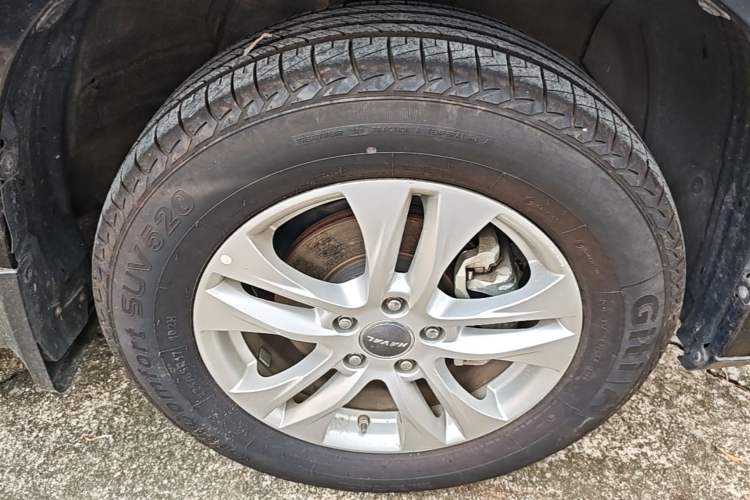 Used Haval M6 2018 Revised Version 1.5T DCT Two-Wheel Drive Elite Edition Right Front Wheel Hub
