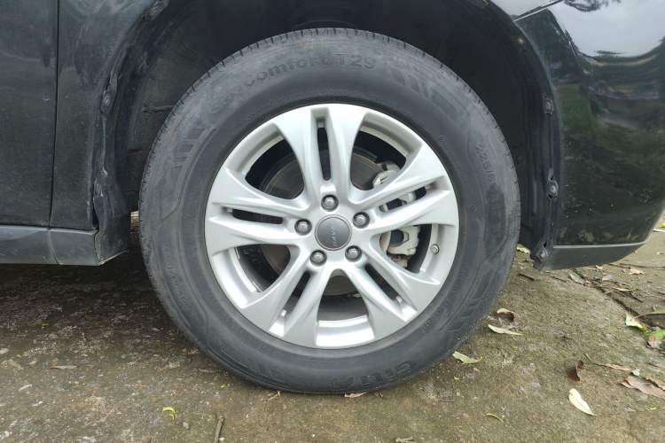 Used Haval M6 2018 1.5T Manual Two-Wheel Drive Elite Model Right Front Wheel Hub
