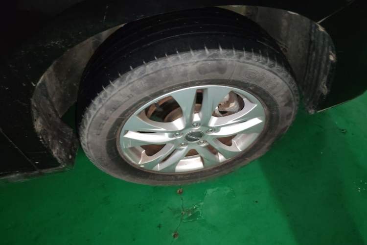 Used Haval M6 2018 1.5T Manual Two-Wheel Drive Elite Model Right Front Wheel Hub