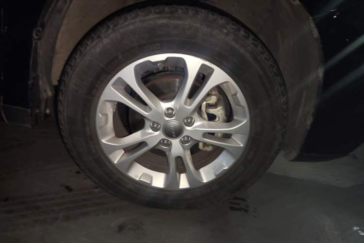 Used Haval M6 2018 1.5T DCT Two-Wheel Drive Elite Model Right Front Wheel Hub