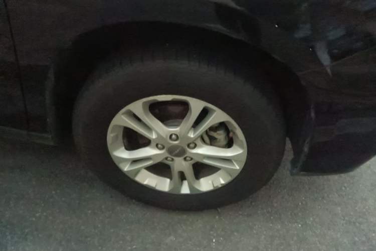 Used Haval M6 2018 1.5T Manual Two-Wheel Drive Elite Model Right Front Wheel Hub