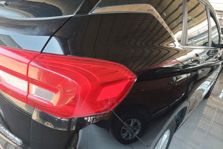 Used Haval M6 2018 Revised Version 1.5T DCT Two-Wheel Drive Urban Style Right Rear Taillight