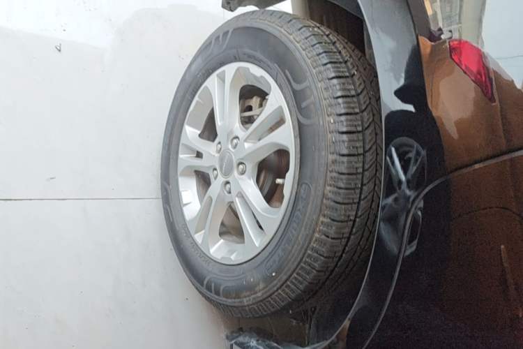Used Haval M6 2018 Revised Version 1.5T DCT Two-Wheel Drive Urban Style Right Rear Wheel Hub
