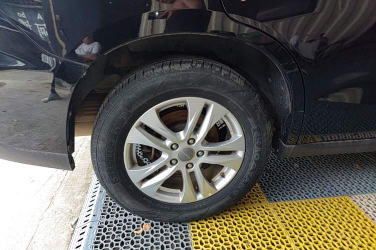 Used Haval M6 2018 Revised Version 1.5T DCT Two-Wheel Drive Elite Edition Right Rear Wheel Hub