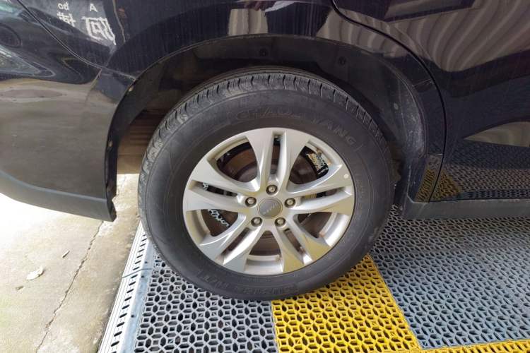 Used Haval M6 2018 Revised Version 1.5T DCT Two-Wheel Drive Elite Edition Right Rear Wheel Hub