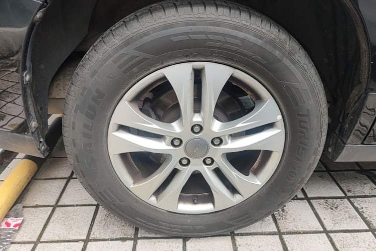 Used Haval M6 2018 Revised Version 1.5T DCT Two-Wheel Drive Elite Edition Right Rear Wheel Hub