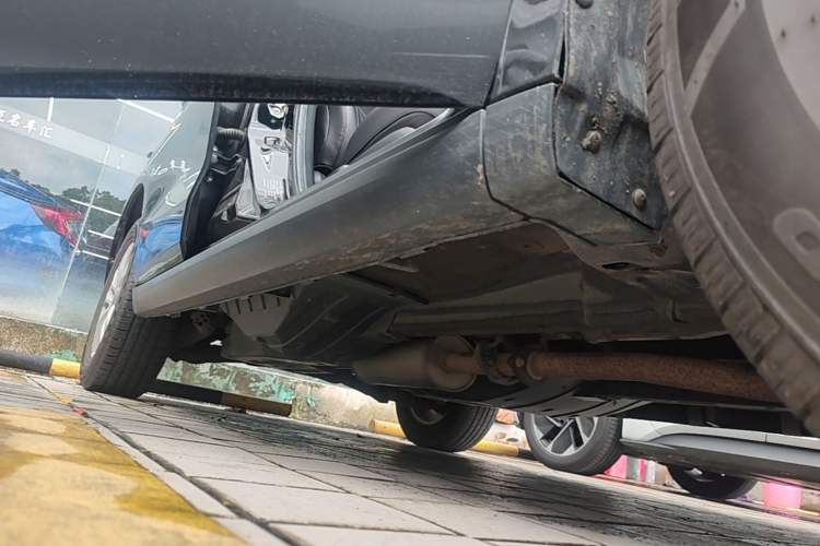 Used Haval M6 2018 Revised Version 1.5T DCT Two-Wheel Drive Elite Edition Right Side Sill