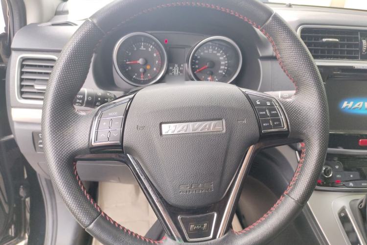 Used Haval M6 2018 Revised Version 1.5T DCT Two-Wheel Drive Elite Edition Steering Wheel