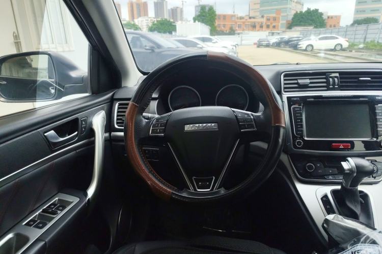 Used Haval M6 2018 Revised Version 1.5T DCT Two-Wheel Drive Elite Edition Steering Wheel