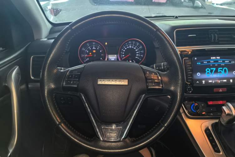 Used Haval M6 2018 Revised Version 1.5T DCT Two-Wheel Drive Elite Edition Steering Wheel
