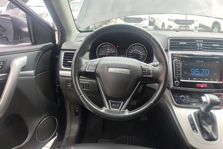 Used Haval M6 2018 Revised Version 1.5T DCT Two-Wheel Drive Elite Edition Steering Wheel