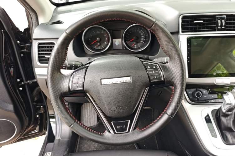Used Haval M6 2018 Revised Version 1.5T DCT Two-Wheel Drive Elite Edition Steering Wheel