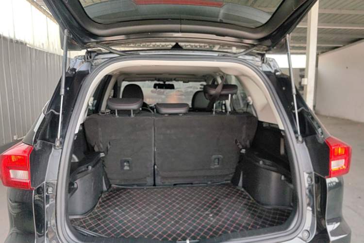 Used Haval M6 2018 Revised Version 1.5T DCT Two-Wheel Drive Elite Edition Trunk