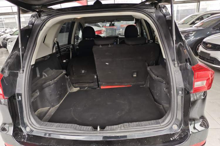 Used Haval M6 2018 Revised Version 1.5T DCT Two-Wheel Drive Urban Style Trunk