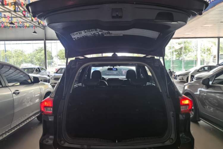 Used Haval M6 2018 Revised Version 1.5T DCT Two-Wheel Drive Elite Edition Trunk