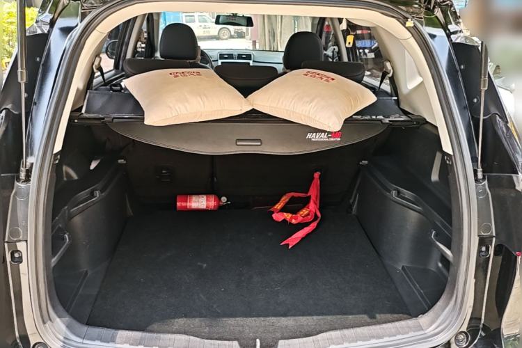 Used Haval M6 2018 Revised Version 1.5T DCT Two-Wheel Drive Elite Edition Trunk