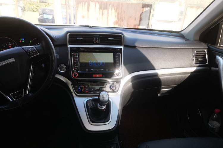 Used Haval M6 2018 1.5T Manual Two-Wheel Drive Elite Model Audio And AC Panel
