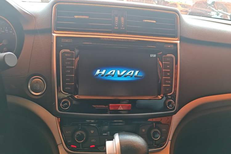 Used Haval M6 2018 Revised Version 1.5T DCT Two-Wheel Drive Elite Edition Audio And AC Panel
