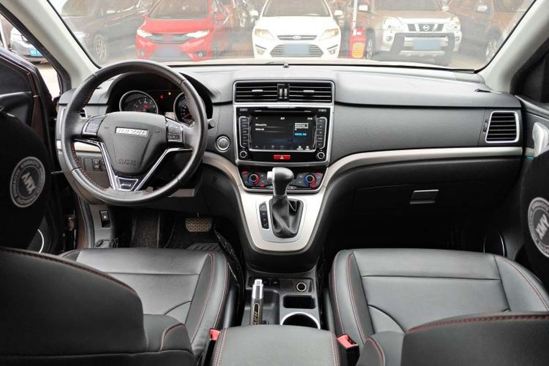 Used Haval M6 2018 Revised Version 1.5T DCT Two-Wheel Drive Elite Edition Center Console