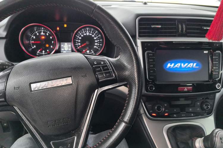 Used Haval M6 2018 1.5T Manual Two-Wheel Drive Elite Model Center Console
