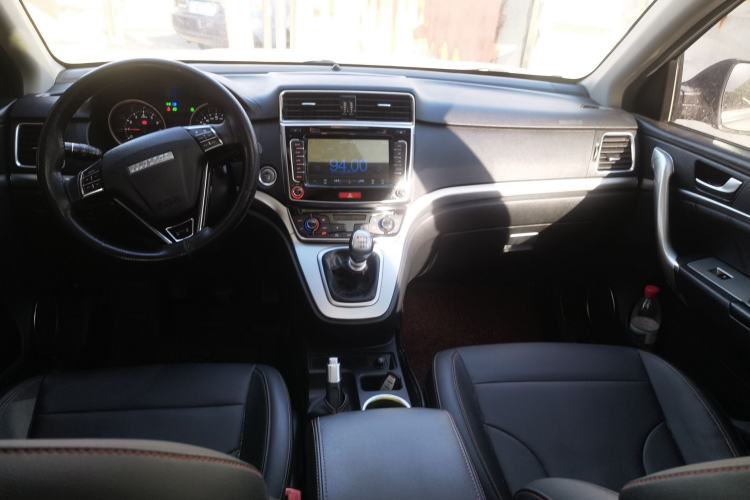 Used Haval M6 2018 1.5T Manual Two-Wheel Drive Elite Model Center Console