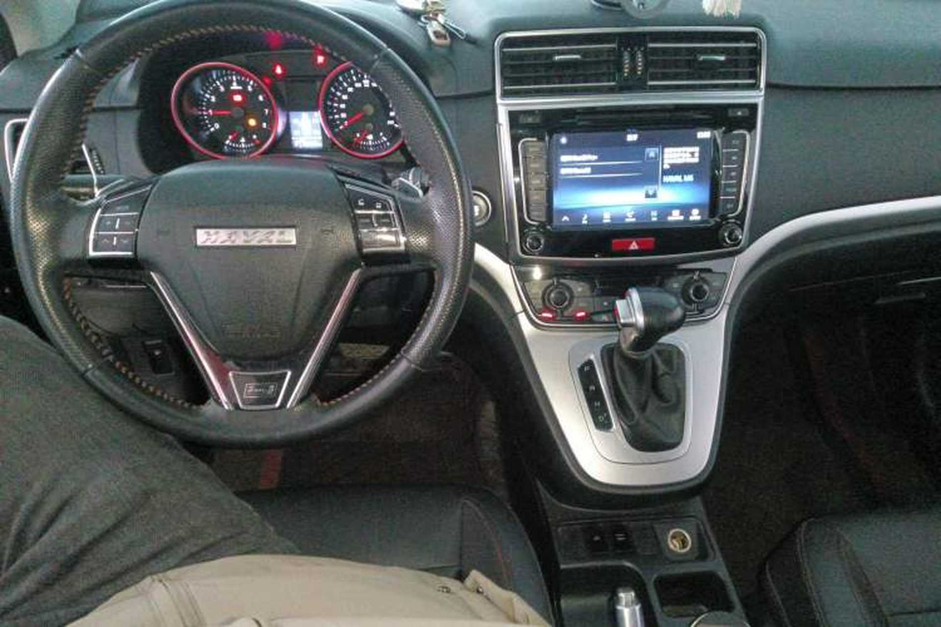 Used Haval M6 2018 1.5T DCT Two-Wheel Drive Elite Model Center Console