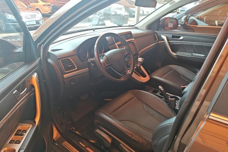 Used Haval M6 2018 Revised Version 1.5T DCT Two-Wheel Drive Elite Edition Driver Seat
