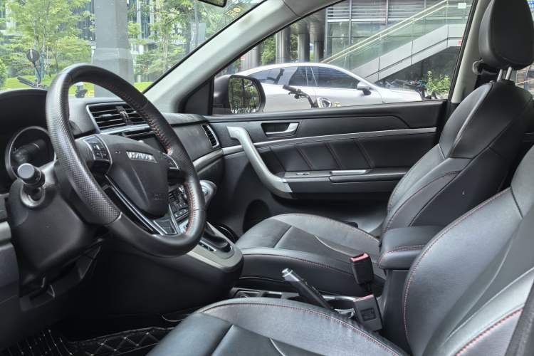 Used Haval M6 2018 Revised Version 1.5T DCT Two-Wheel Drive Elite Edition Interior 2