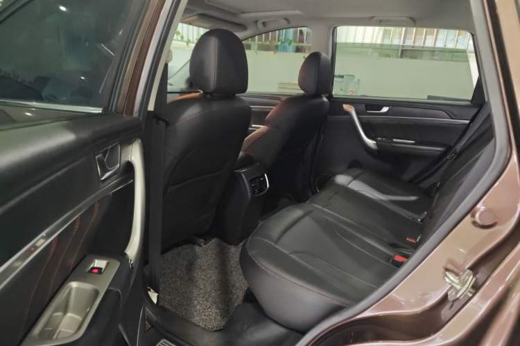 Used Haval M6 2018 Revised Version 1.5T DCT Two-Wheel Drive Elite Edition Interior 2