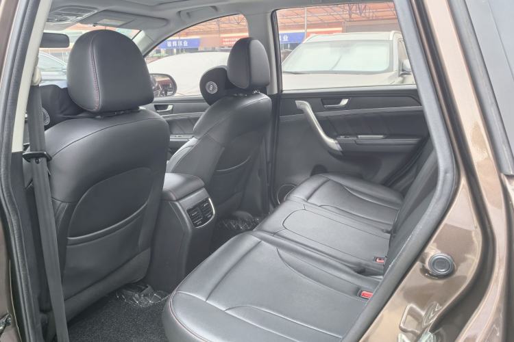 Used Haval M6 2018 Revised Version 1.5T DCT Two-Wheel Drive Elite Edition Interior 3