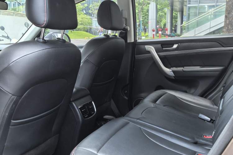 Used Haval M6 2018 Revised Version 1.5T DCT Two-Wheel Drive Elite Edition Interior 3