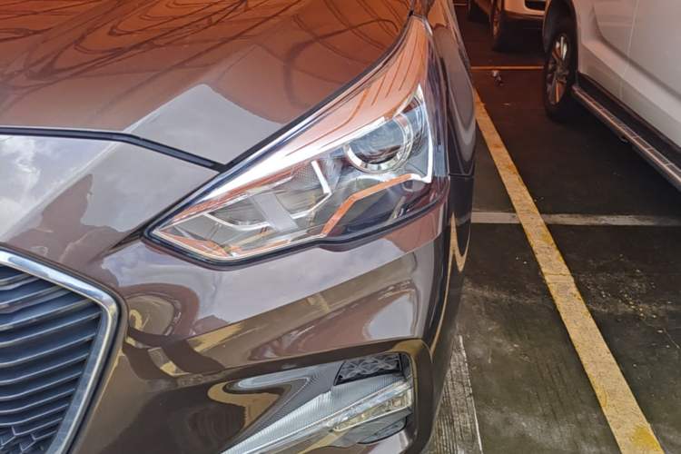 Used Haval M6 2018 Revised Version 1.5T DCT Two-Wheel Drive Elite Edition Left Front Headlight