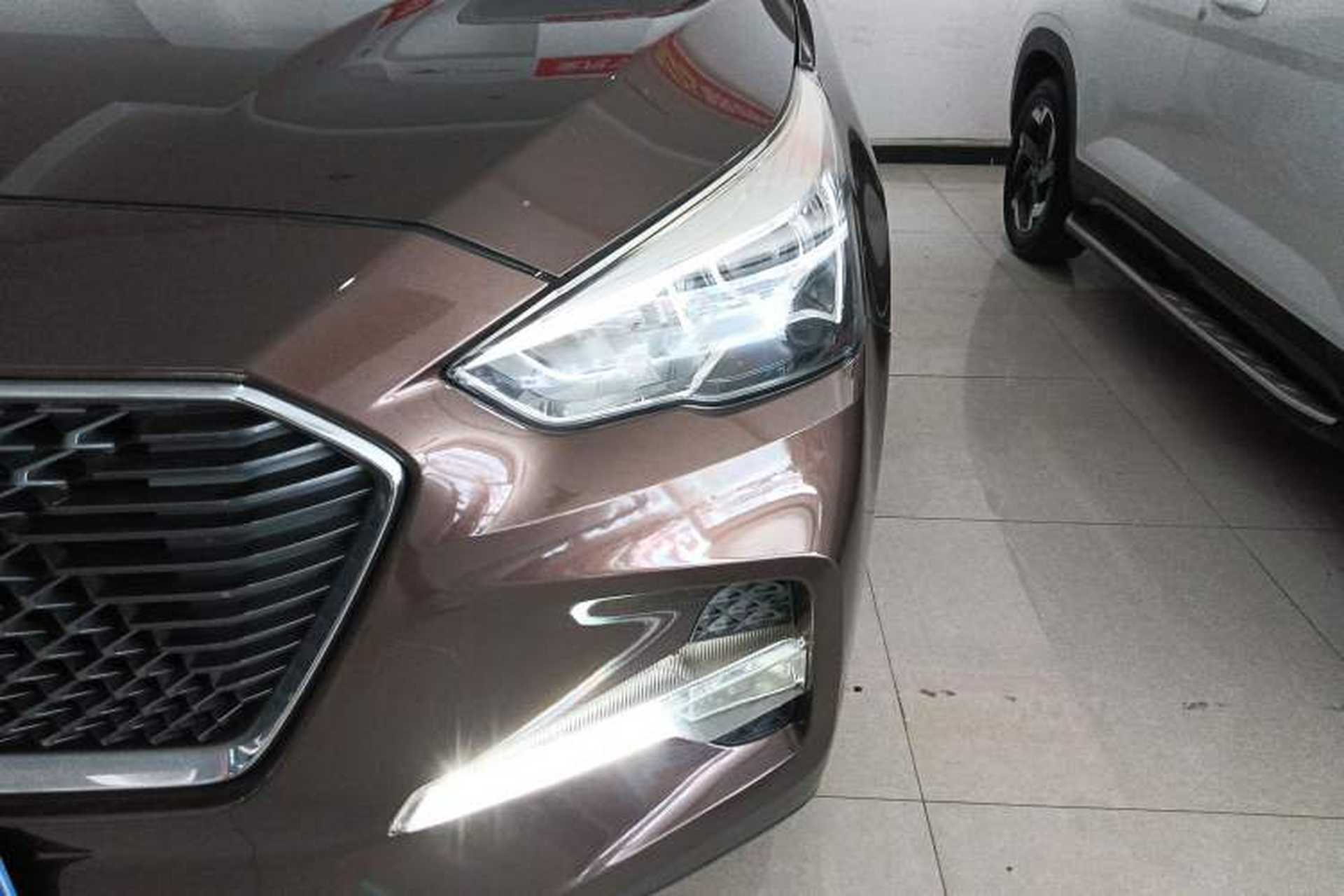 Used Haval M6 2018 1.5T DCT Two-Wheel Drive Elite Model Left Front Headlight
