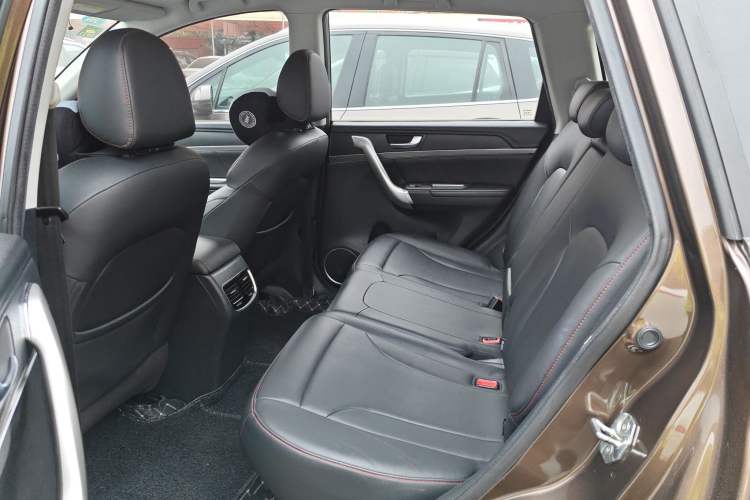 Used Haval M6 2018 Revised Version 1.5T DCT Two-Wheel Drive Elite Edition Left Rear Seat