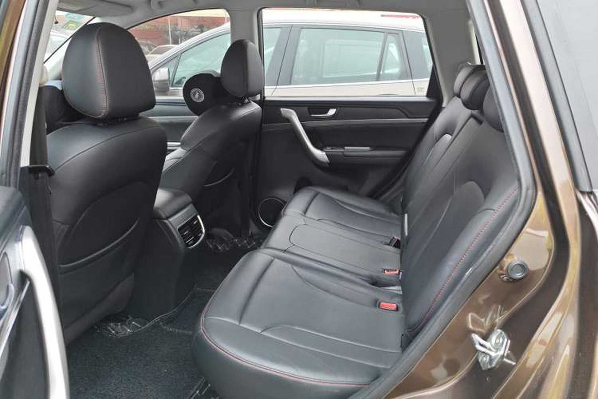 Used Haval M6 2018 Revised Version 1.5T DCT Two-Wheel Drive Elite Edition Left Rear Seat