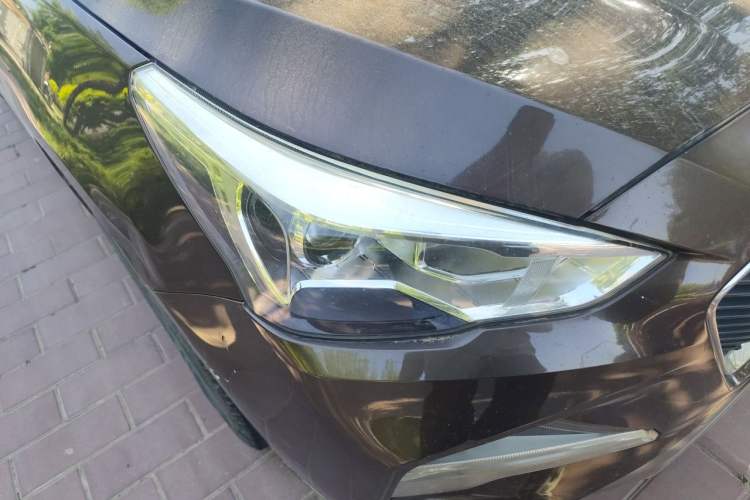 Used Haval M6 2018 1.5T DCT Two-Wheel Drive Elite Model Right Front Headlight