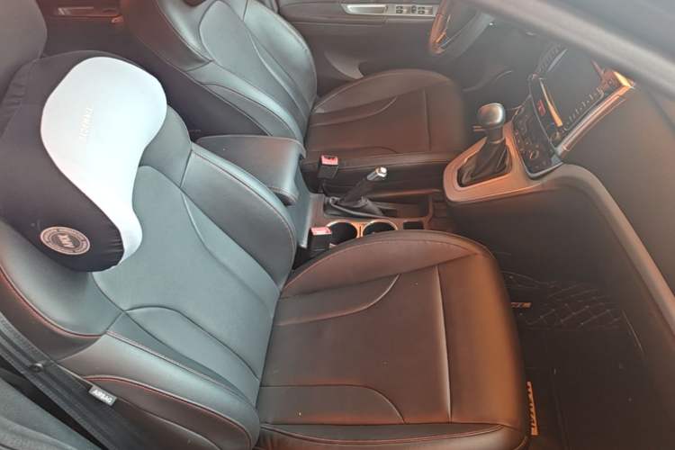 Used Haval M6 2018 Revised Version 1.5T DCT Two-Wheel Drive Elite Edition Right Front Seat