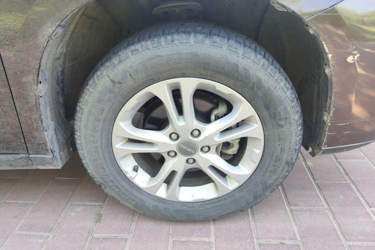 Used Haval M6 2018 1.5T DCT Two-Wheel Drive Elite Model Right Front Wheel Hub