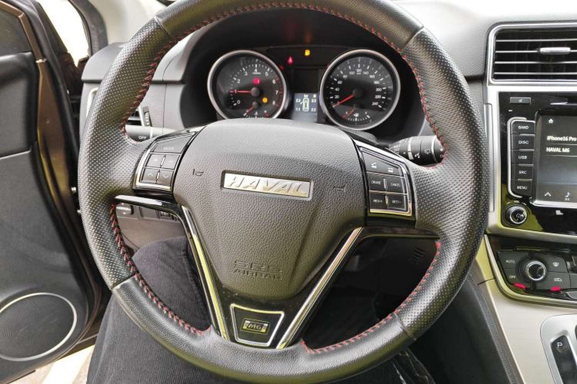 Used Haval M6 2018 Revised Version 1.5T DCT Two-Wheel Drive Elite Edition Steering Wheel