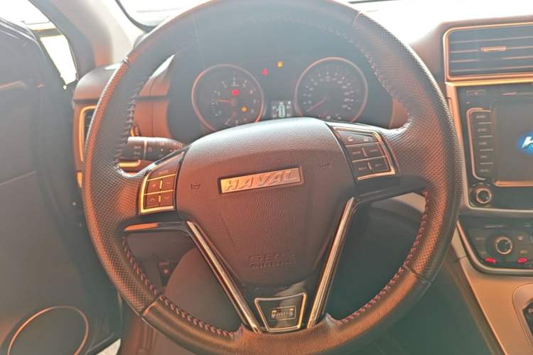 Used Haval M6 2018 Revised Version 1.5T DCT Two-Wheel Drive Elite Edition Steering Wheel