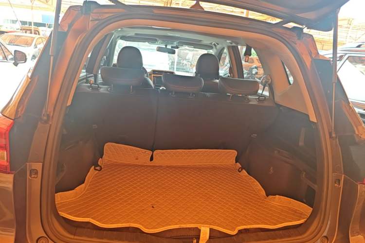 Used Haval M6 2018 Revised Version 1.5T DCT Two-Wheel Drive Elite Edition Trunk