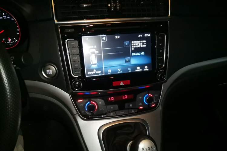Used Haval M6 2018 1.5T Manual Two-Wheel Drive Elite Model Audio And AC Panel