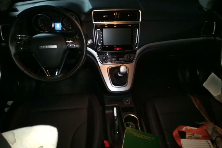 Used Haval M6 2018 1.5T Manual Two-Wheel Drive Elite Model Center Console